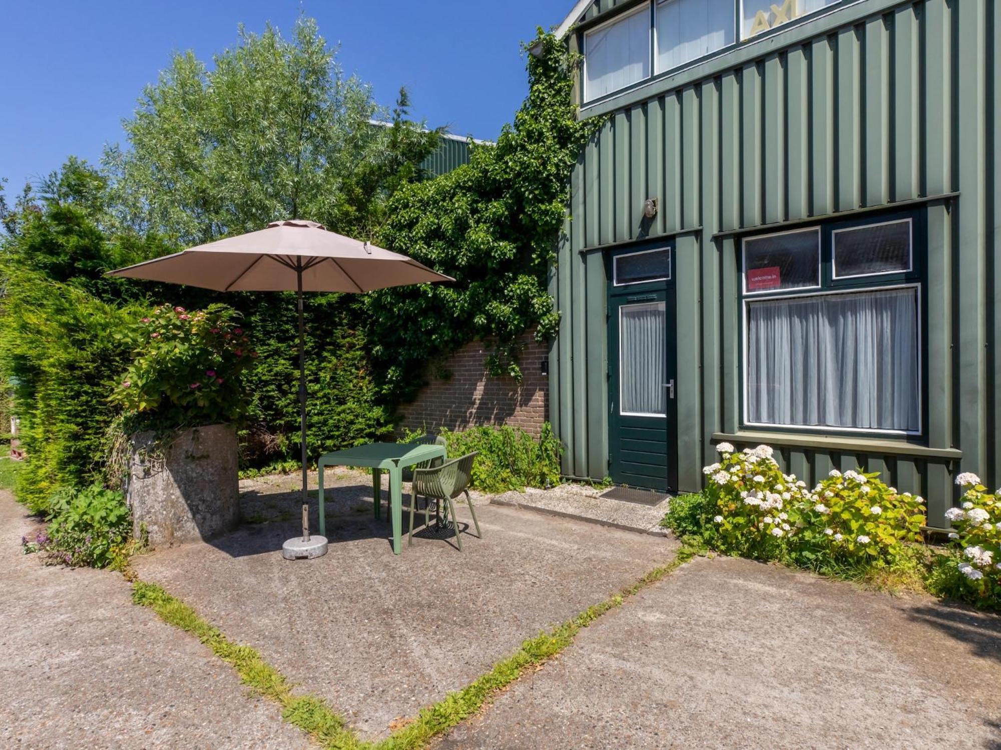Superb Apartment Near The Beach In Vrouwenpolder Eksteriør billede