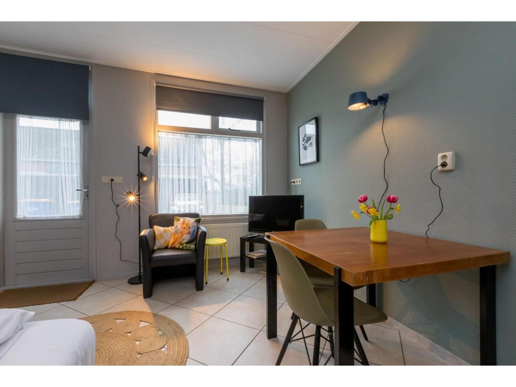 Superb Apartment Near The Beach In Vrouwenpolder Eksteriør billede